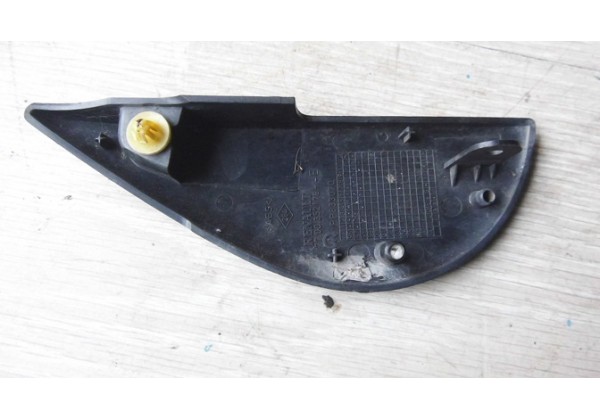 Накладка крила верхня, заглушка дзеркала права Renault Master II, 7700352178